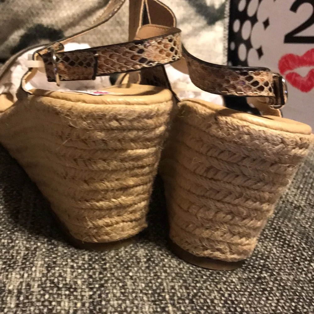 NWT Two Lips Too Beckie Wedges
